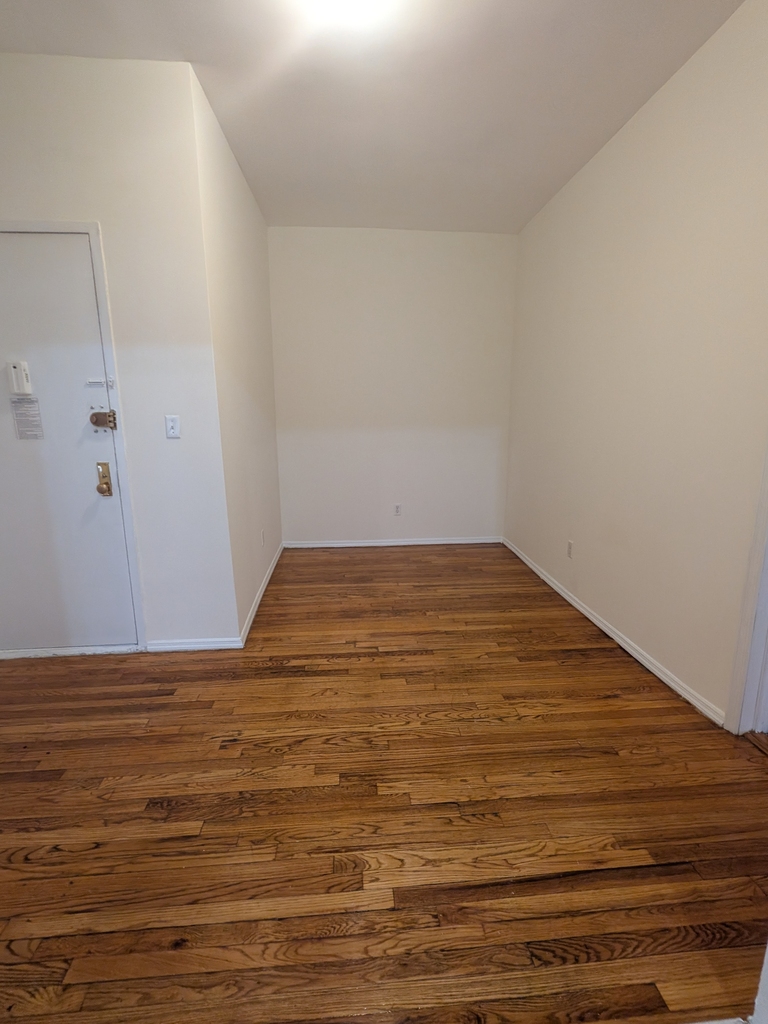 1803 Riverside Drive - Photo 2