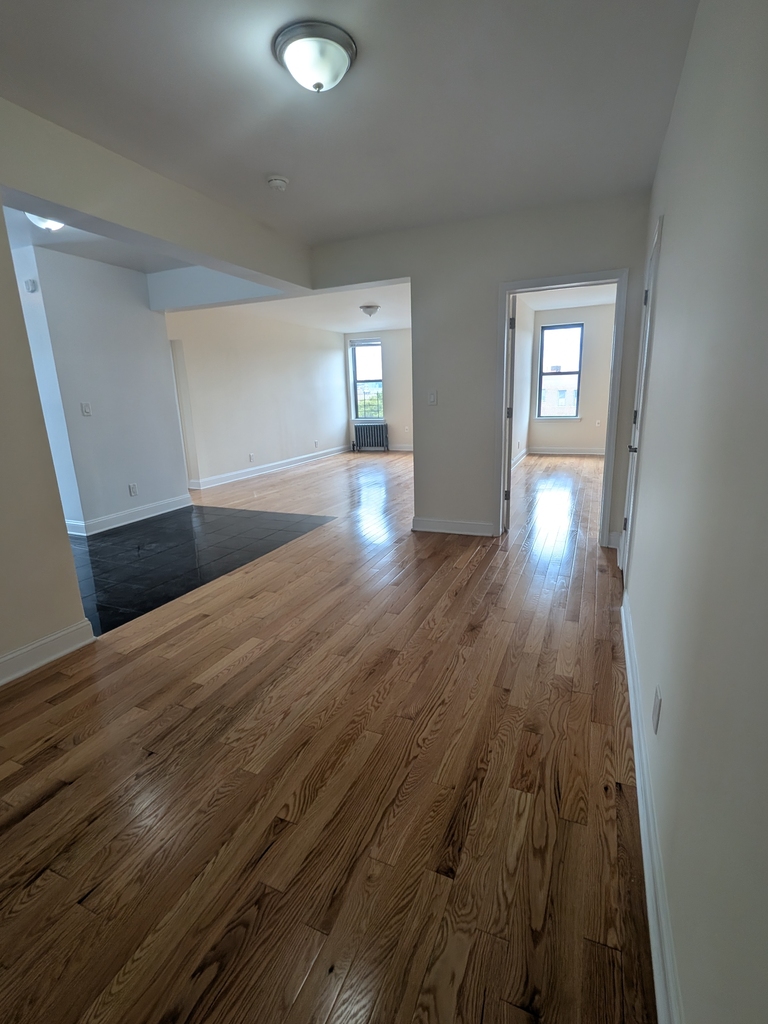 1803 Riverside Drive - Photo 2