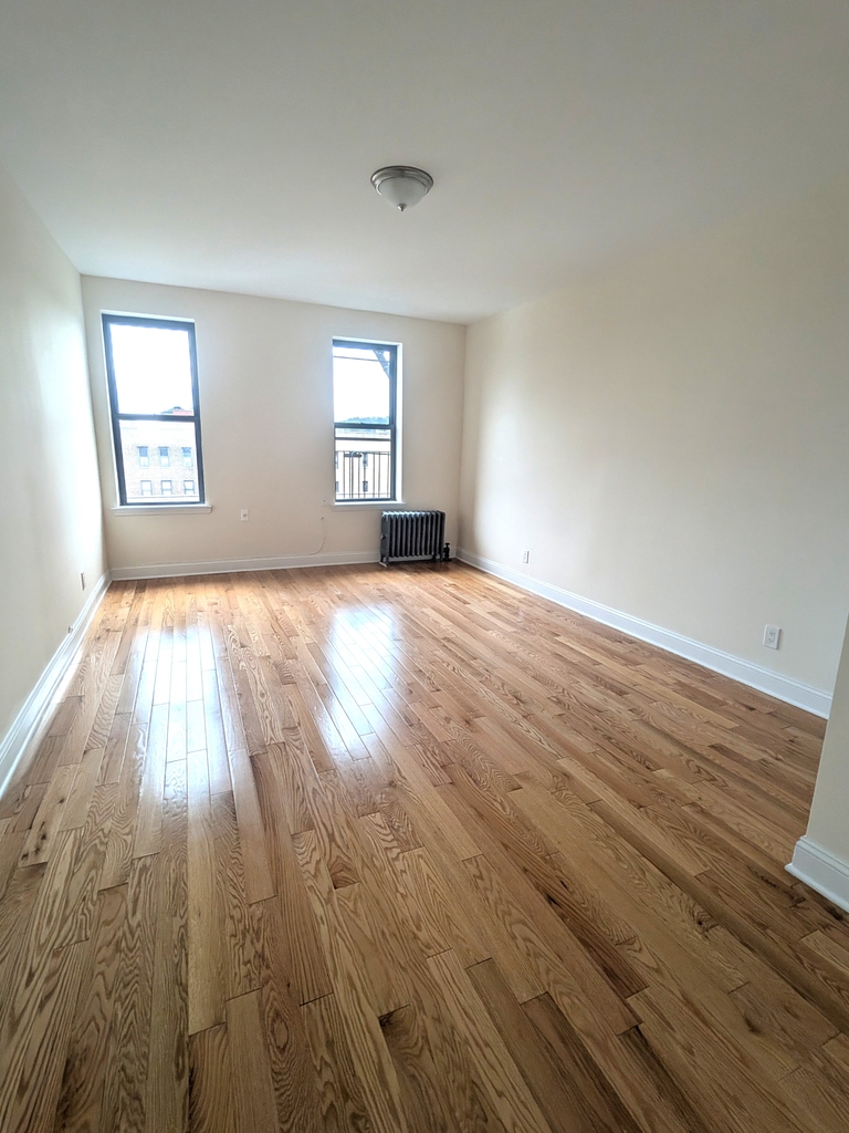 1803 Riverside Drive - Photo 4