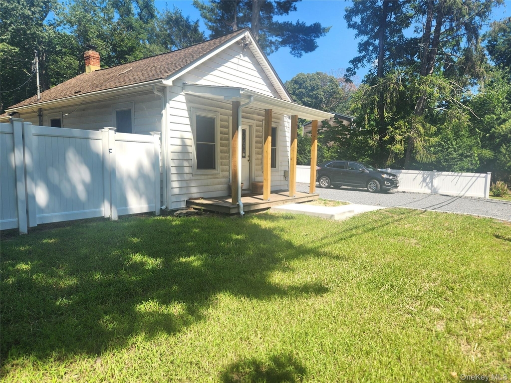 807 Meadow Road - Photo 1