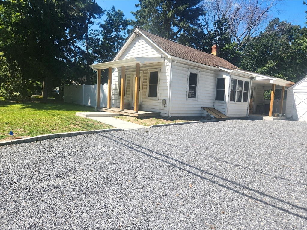 807 Meadow Road - Photo 0
