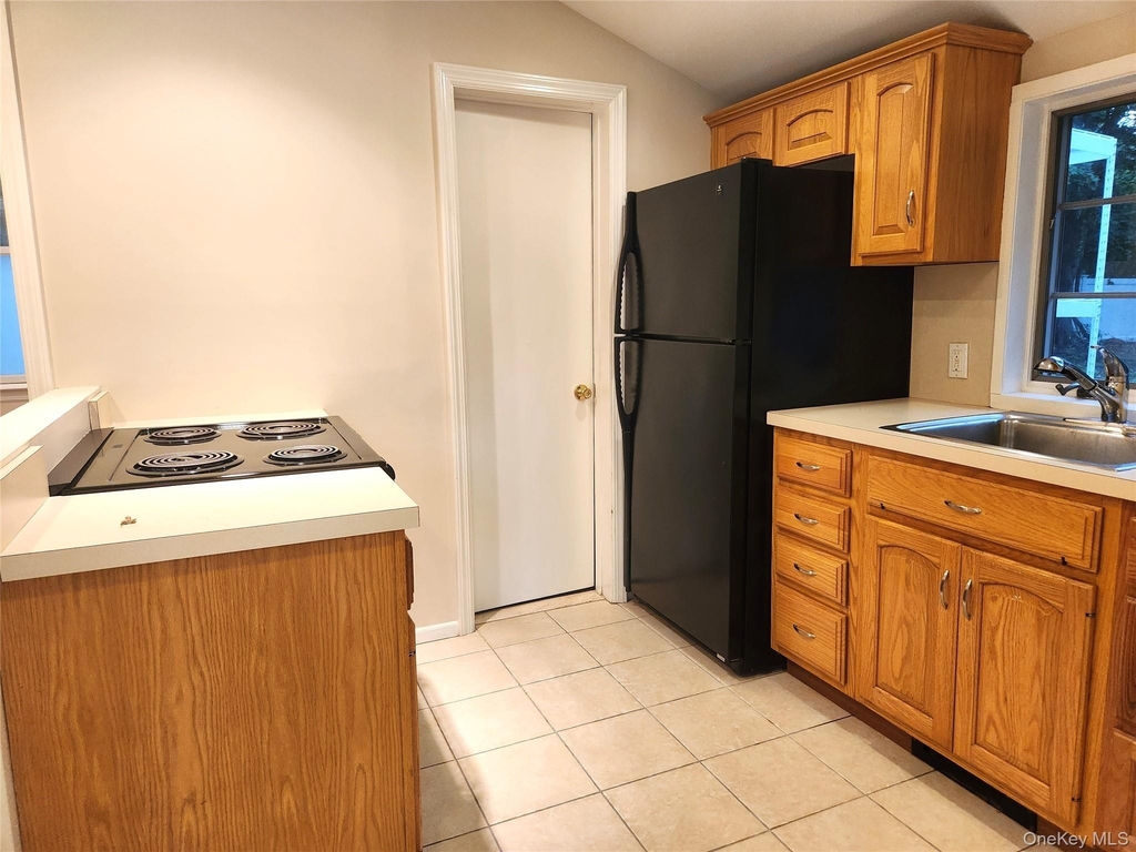 807 Meadow Road - Photo 4