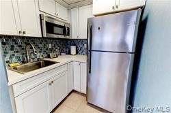 170 W Broadway - Photo 23