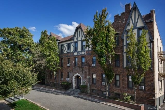 140 Broadway - Photo 0