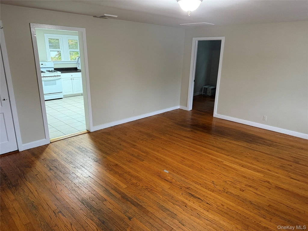70 Westchester Avenue - Photo 2