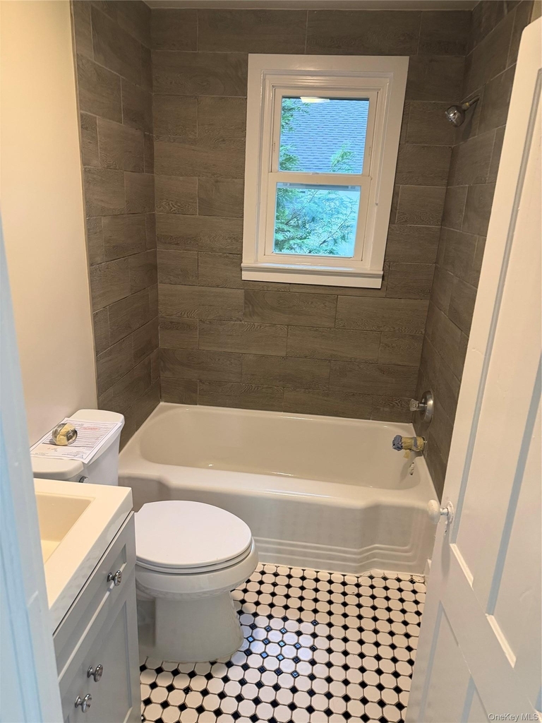 70 Westchester Avenue - Photo 5