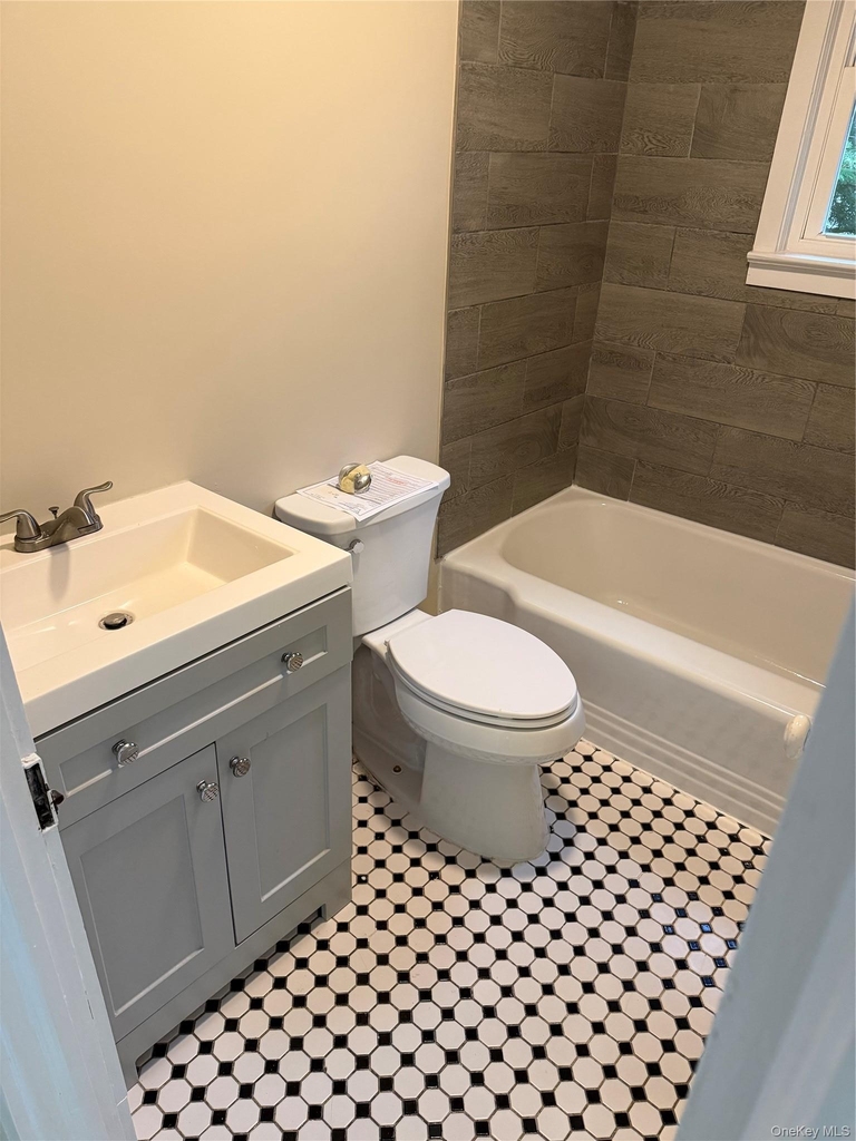 70 Westchester Avenue - Photo 6