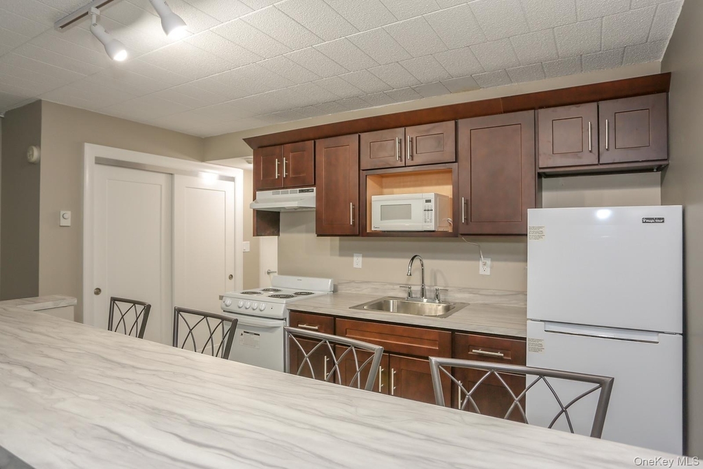 30 N Route 9w - Photo 1