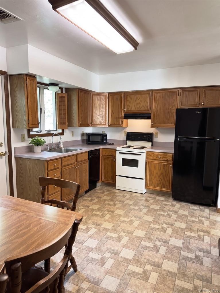 17 Brooks Lane - Photo 4