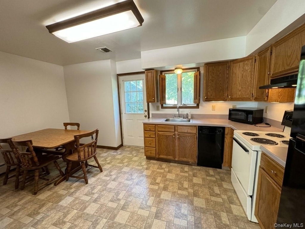 17 Brooks Lane - Photo 5