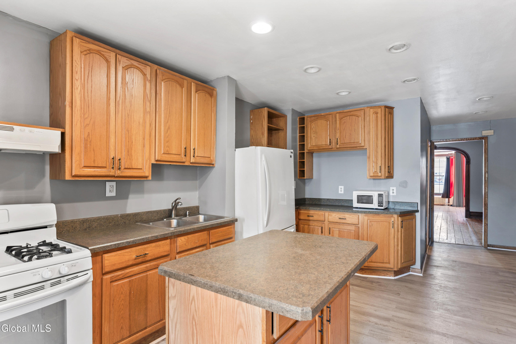 89 2nd Avenue - Photo 17