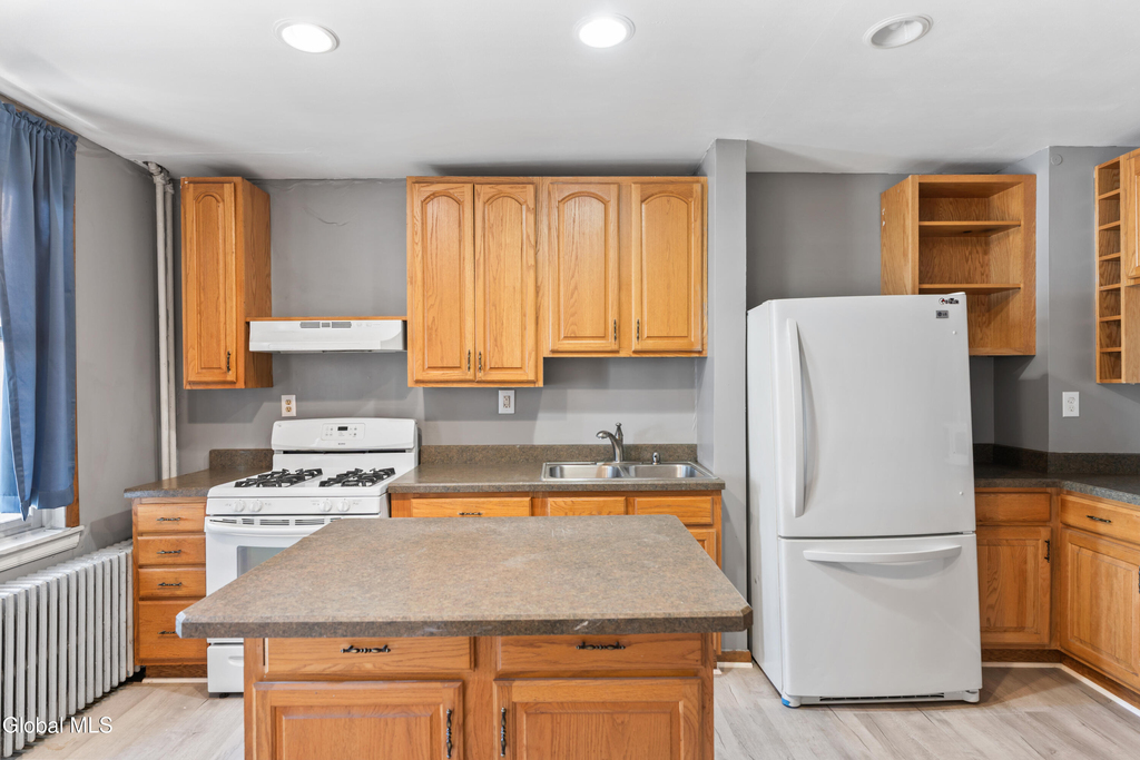 89 2nd Avenue - Photo 16