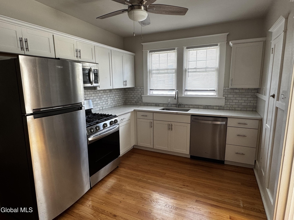 122 Pinewoods Avenue - Photo 13