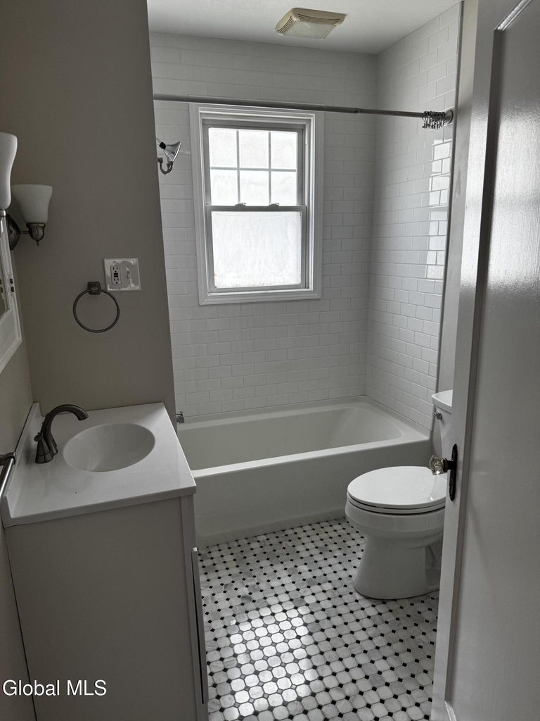 122 Pinewoods Avenue - Photo 11