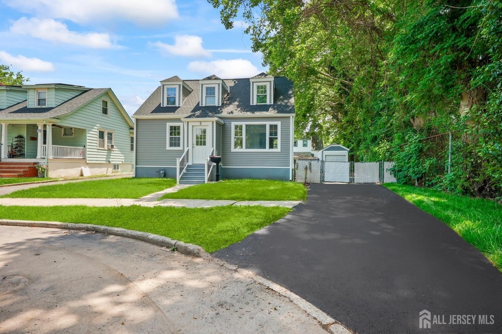 5 Monument Avenue - Photo 2
