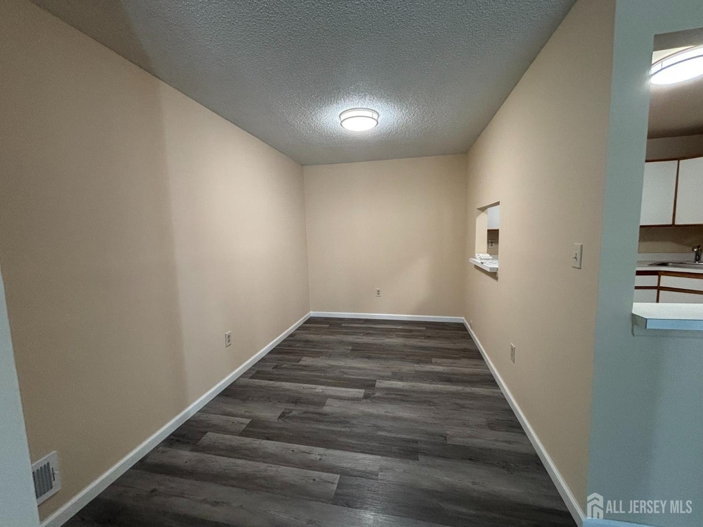 279 Kempsey Drive - Photo 3