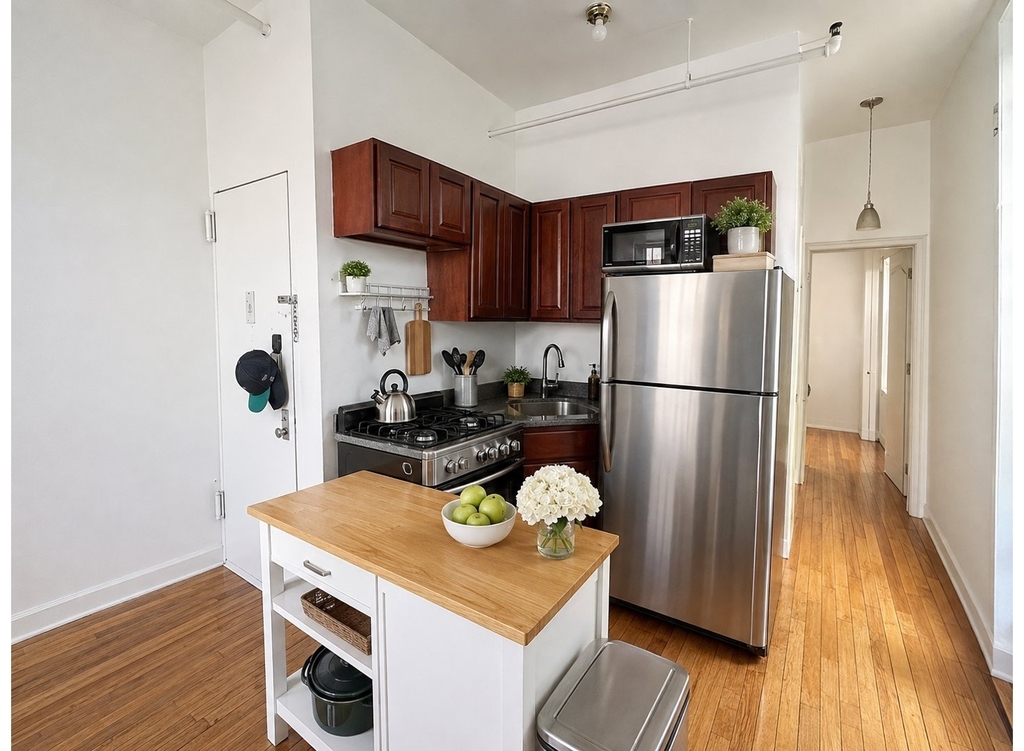 814 Marcy Avenue - Photo 0