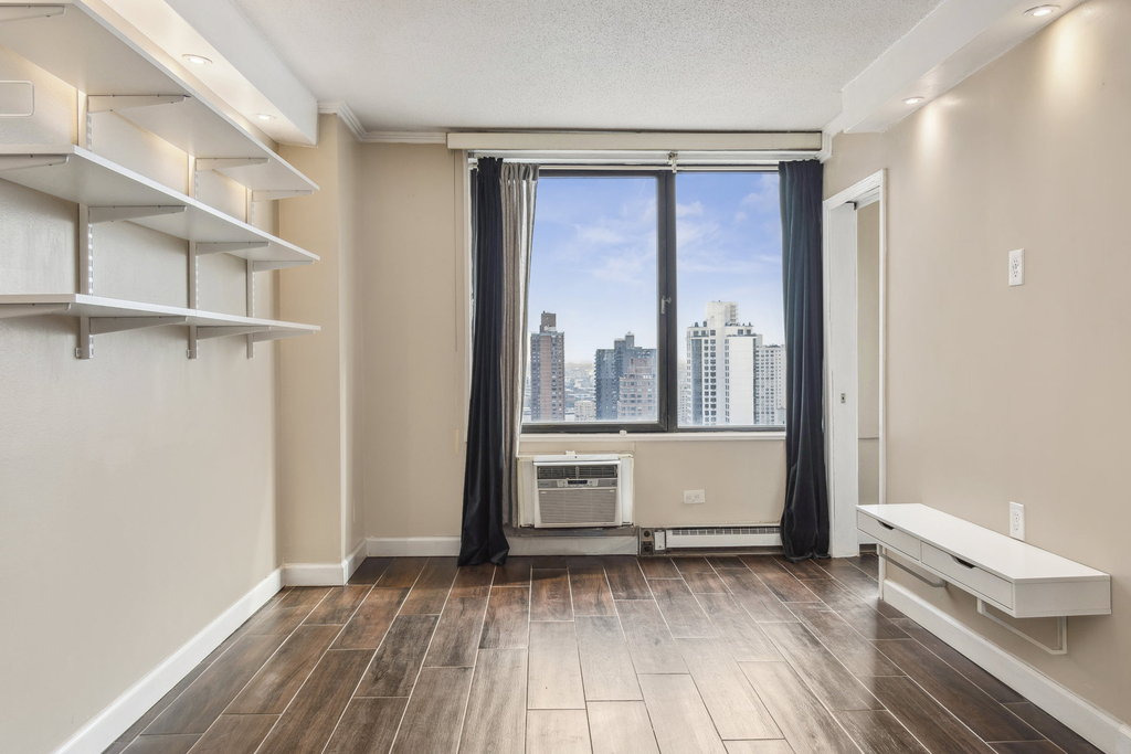 1601 3rd Avenue - Photo 4