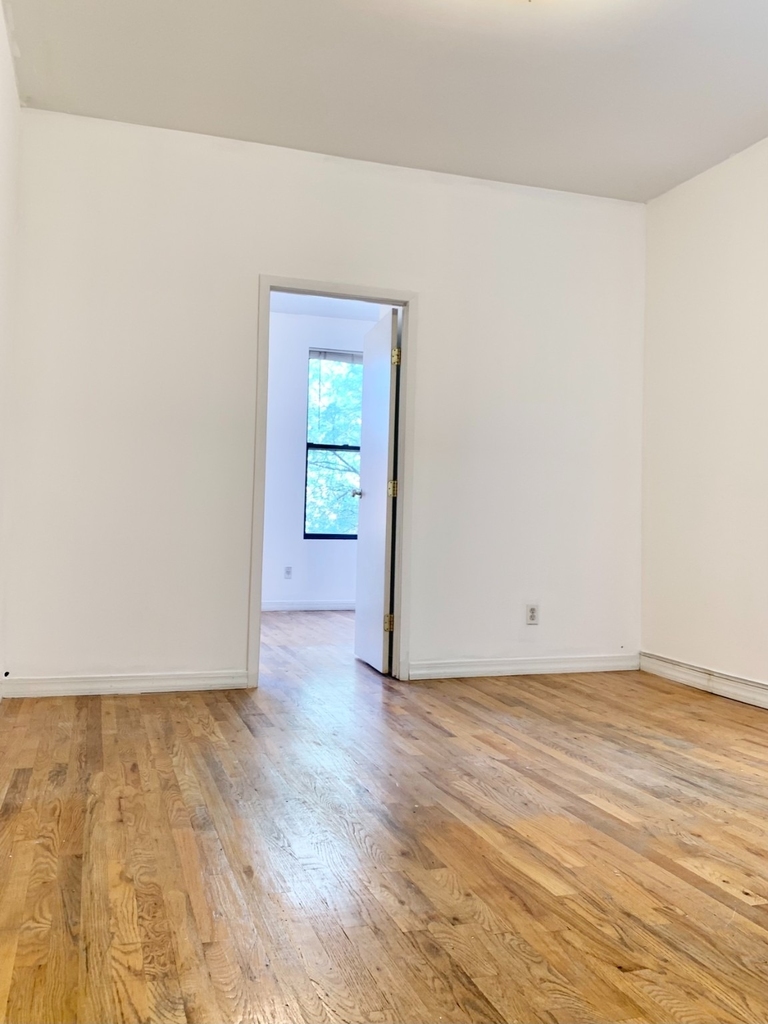 224 E 27th Street - Photo 3