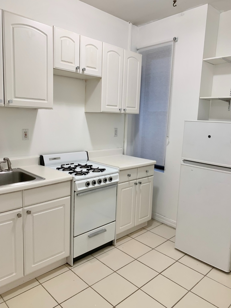 224 E 27th Street - Photo 5