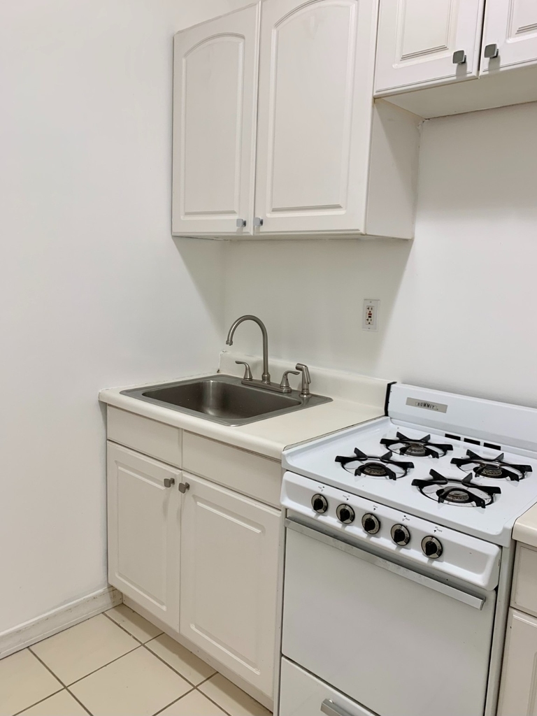 224 E 27th Street - Photo 6