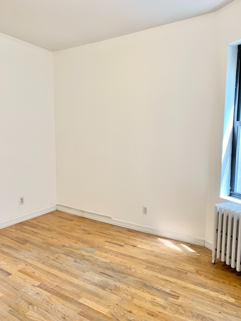 224 E 27th Street - Photo 2