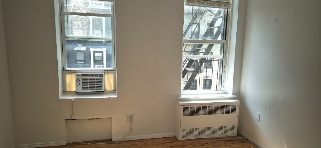 239 E 28th Street - Photo 6