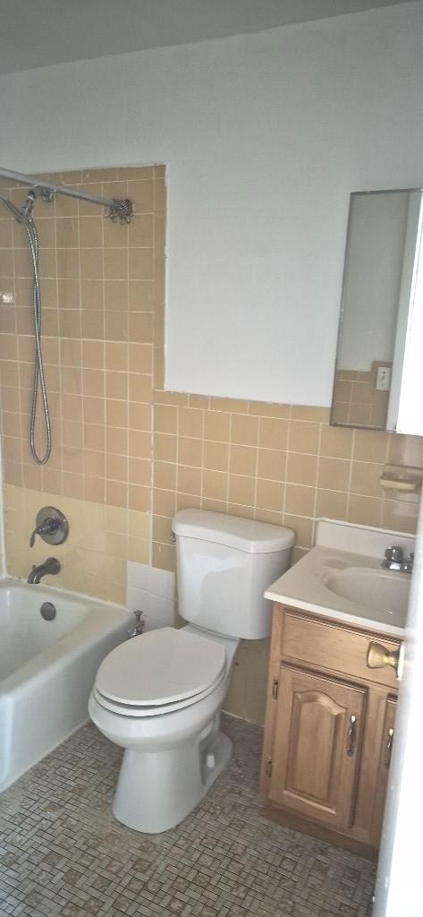 239 E 28th Street - Photo 7