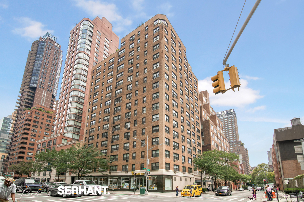 301 E 63rd Street - Photo 7