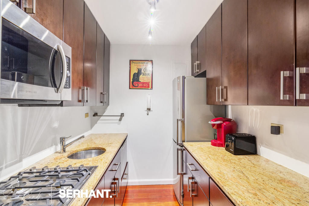 301 E 63rd Street - Photo 5