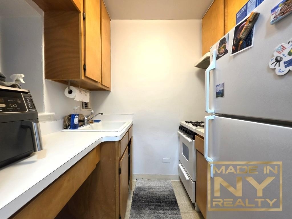 320 W 30th Street - Photo 4