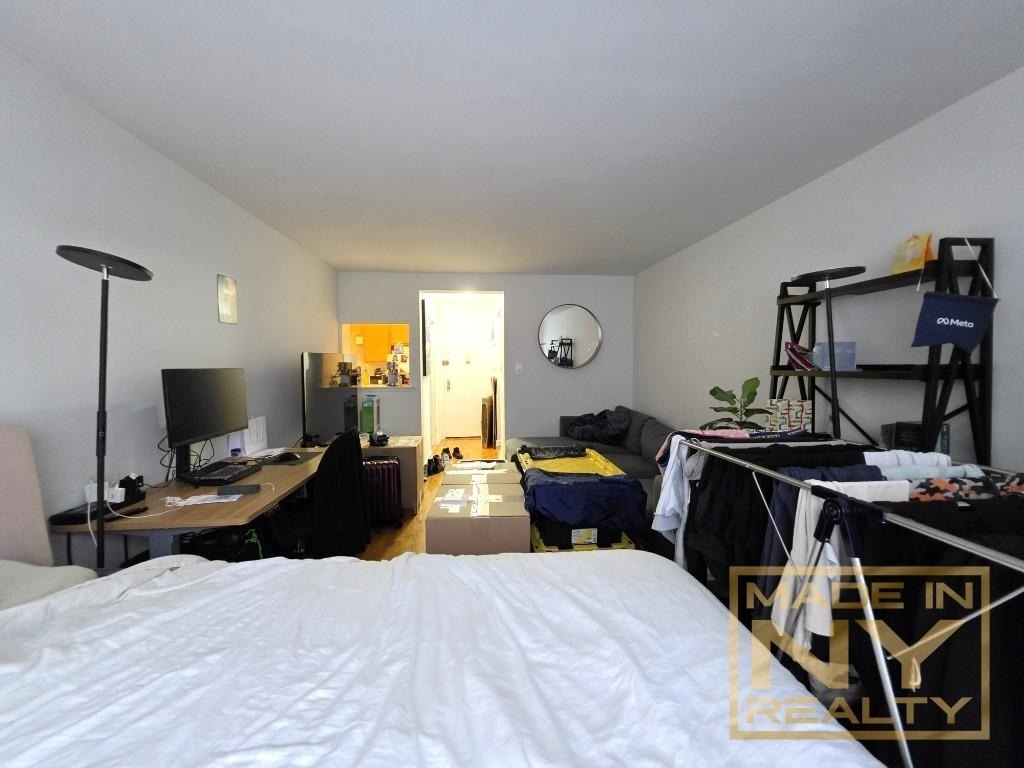 320 W 30th Street - Photo 1