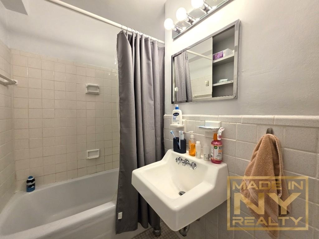 320 W 30th Street - Photo 5