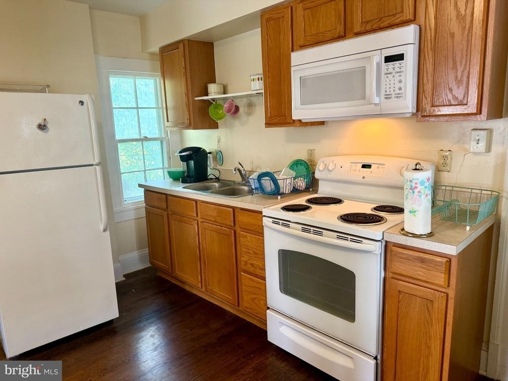 211 E Boscawen Street - Photo 3