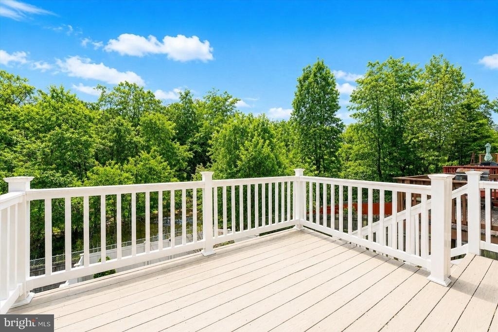 407 Lakeview Court - Photo 15