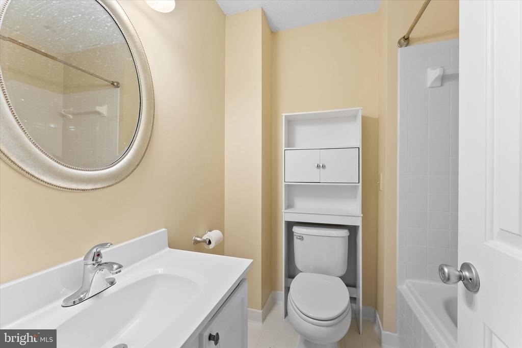 407 Lakeview Court - Photo 21