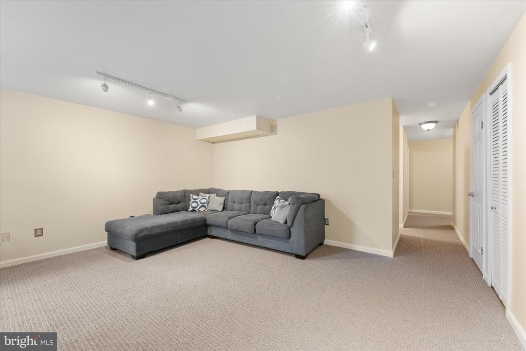 407 Lakeview Court - Photo 29