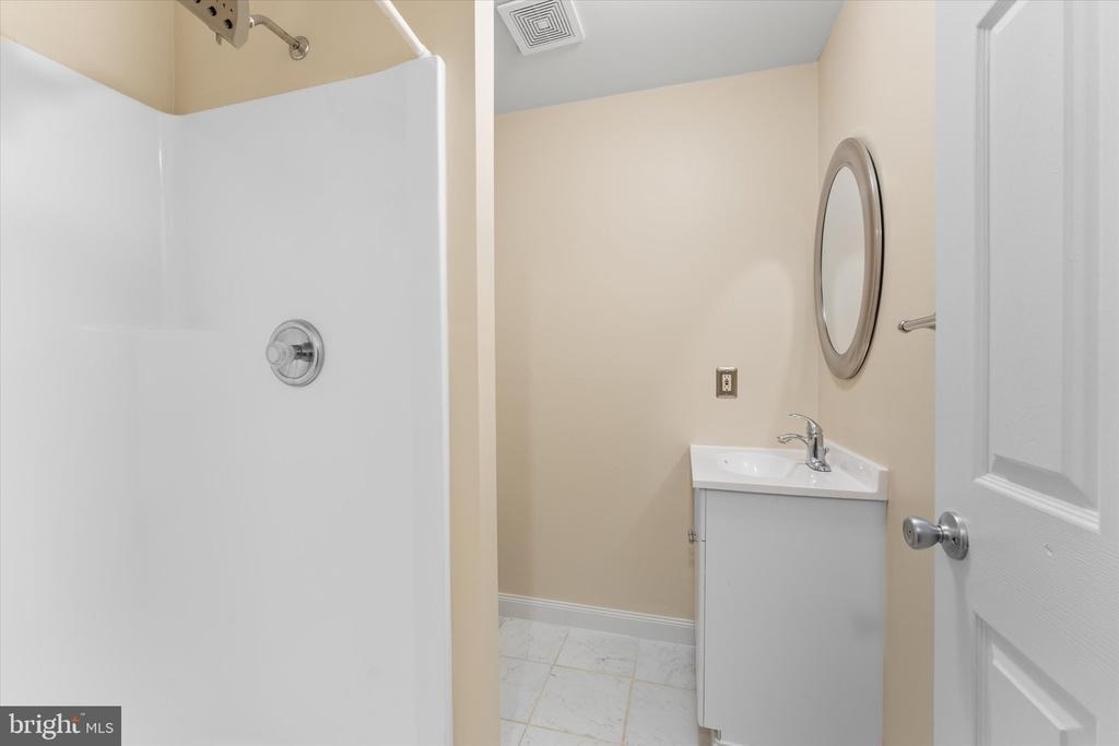 407 Lakeview Court - Photo 32