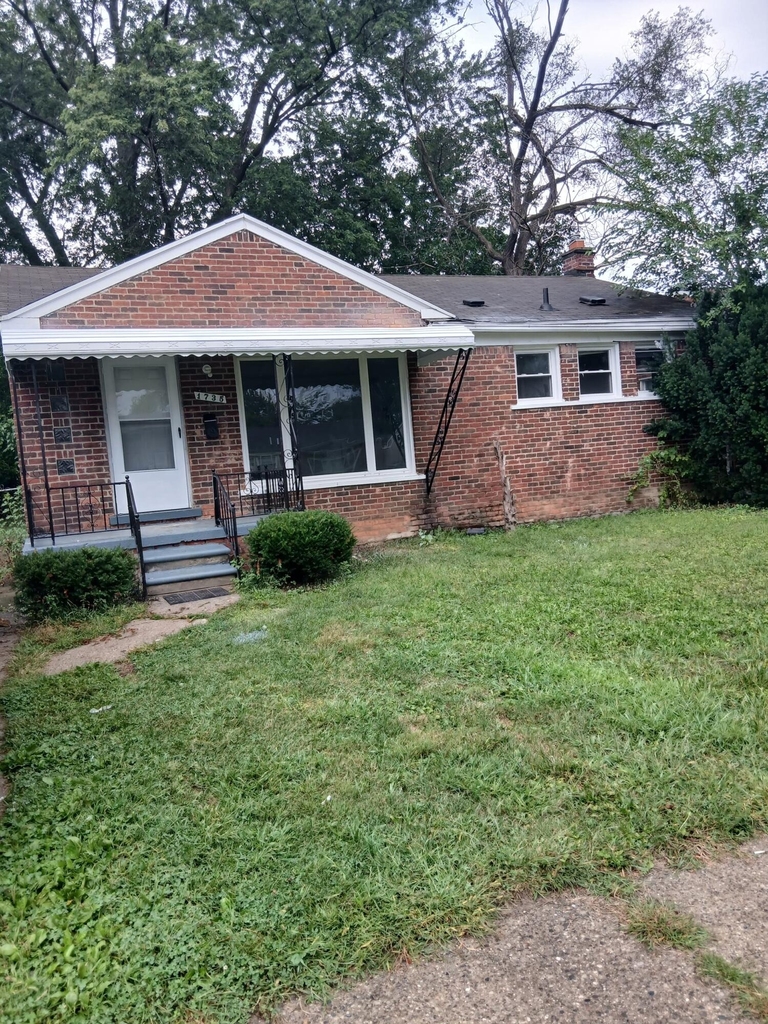 1735 Meadow Lane - Photo 0