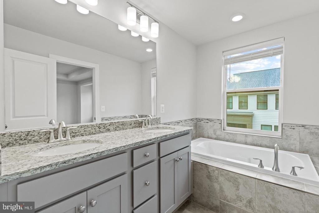 2400 Stella Place - Photo 32