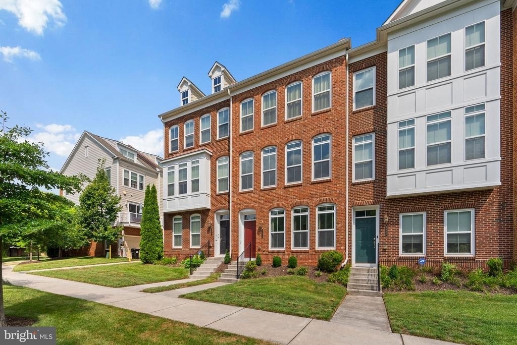 9655 Pullman Place - Photo 1