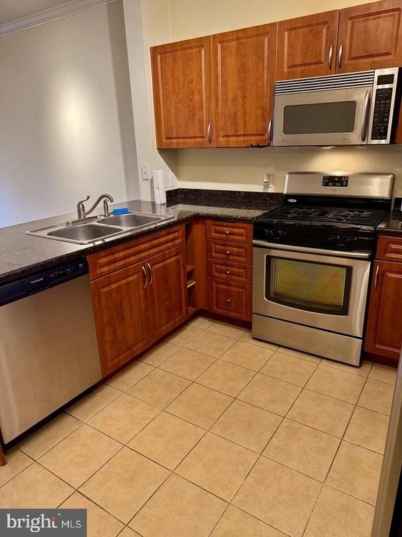 12945 Centre Park Circle - Photo 2