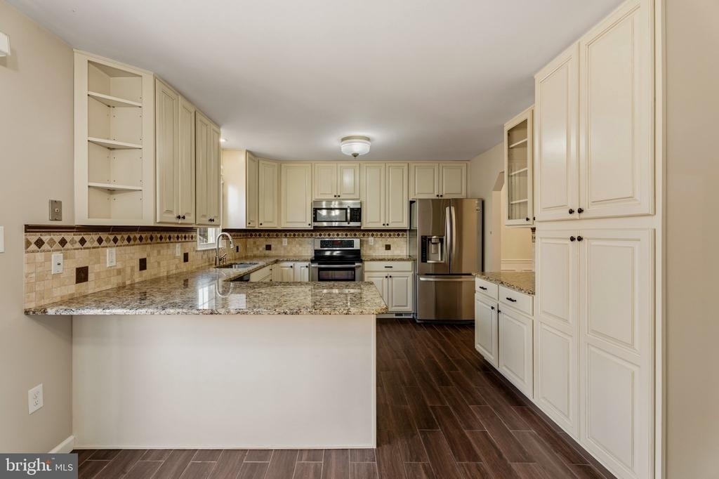 6010 Southward Way - Photo 9