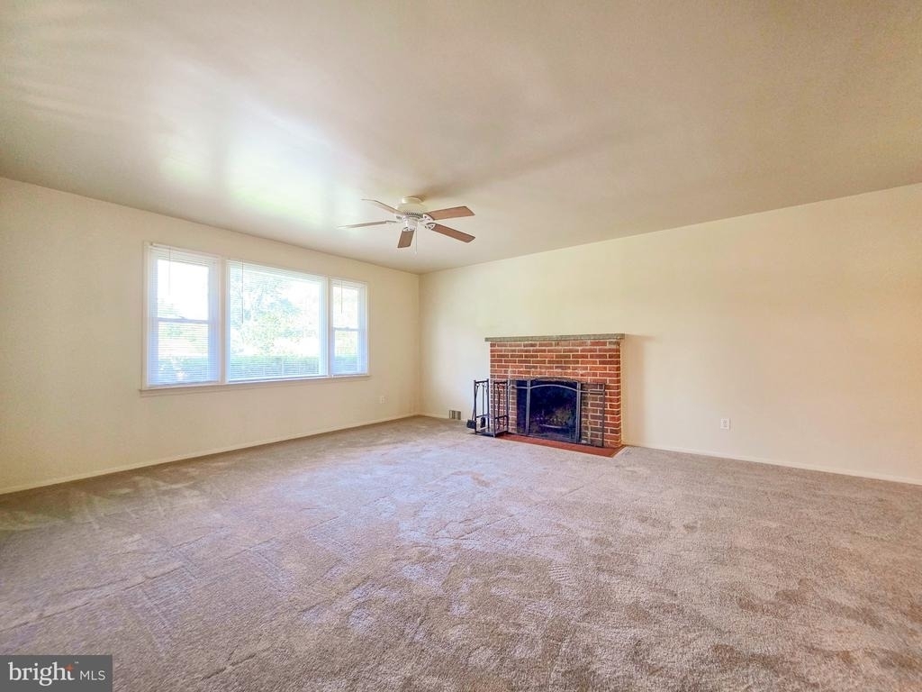 7511 Elgar Street - Photo 4
