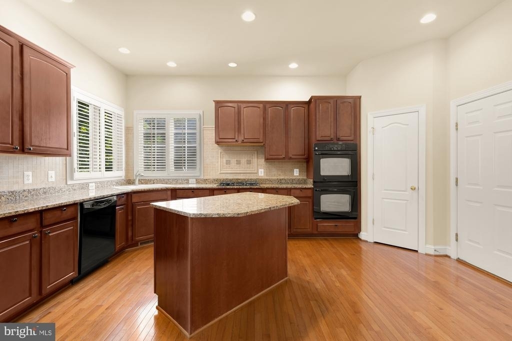 10606 Rosehaven Street - Photo 9