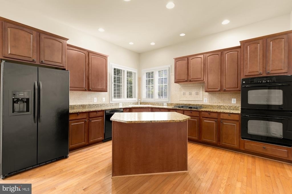 10606 Rosehaven Street - Photo 8