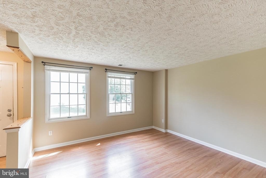 6302 Betsy Ross Court - Photo 4