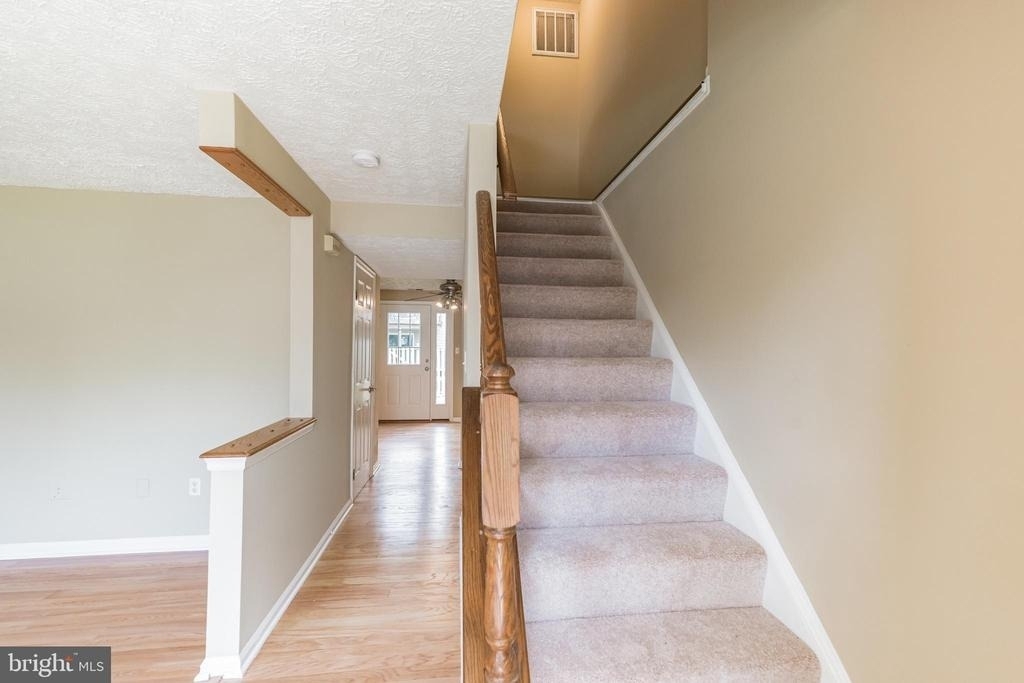 6302 Betsy Ross Court - Photo 2