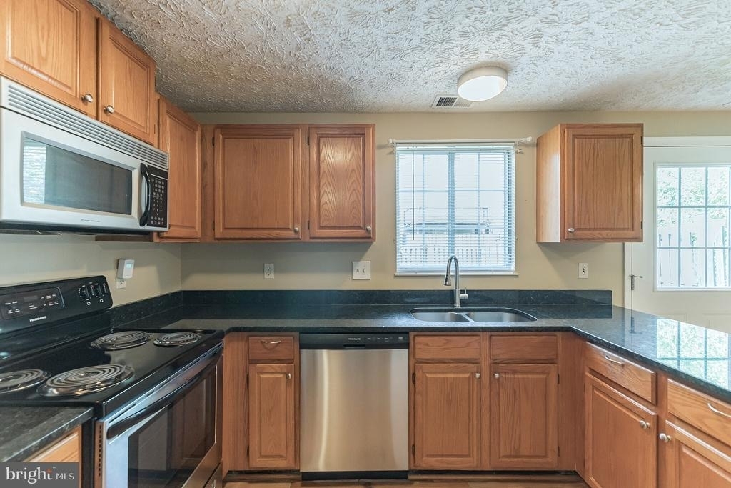 6302 Betsy Ross Court - Photo 10