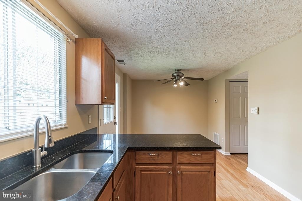 6302 Betsy Ross Court - Photo 11